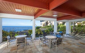 Outdoor dining - Royal Sea Cliff Kona Garden View 1 Bedroom (Kailua Kona)
