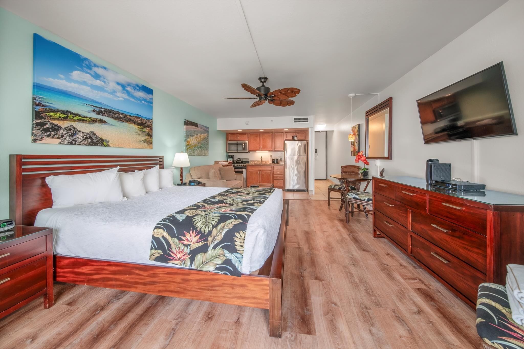 In-room safe, iron/ironing board, WiFi, bed sheets