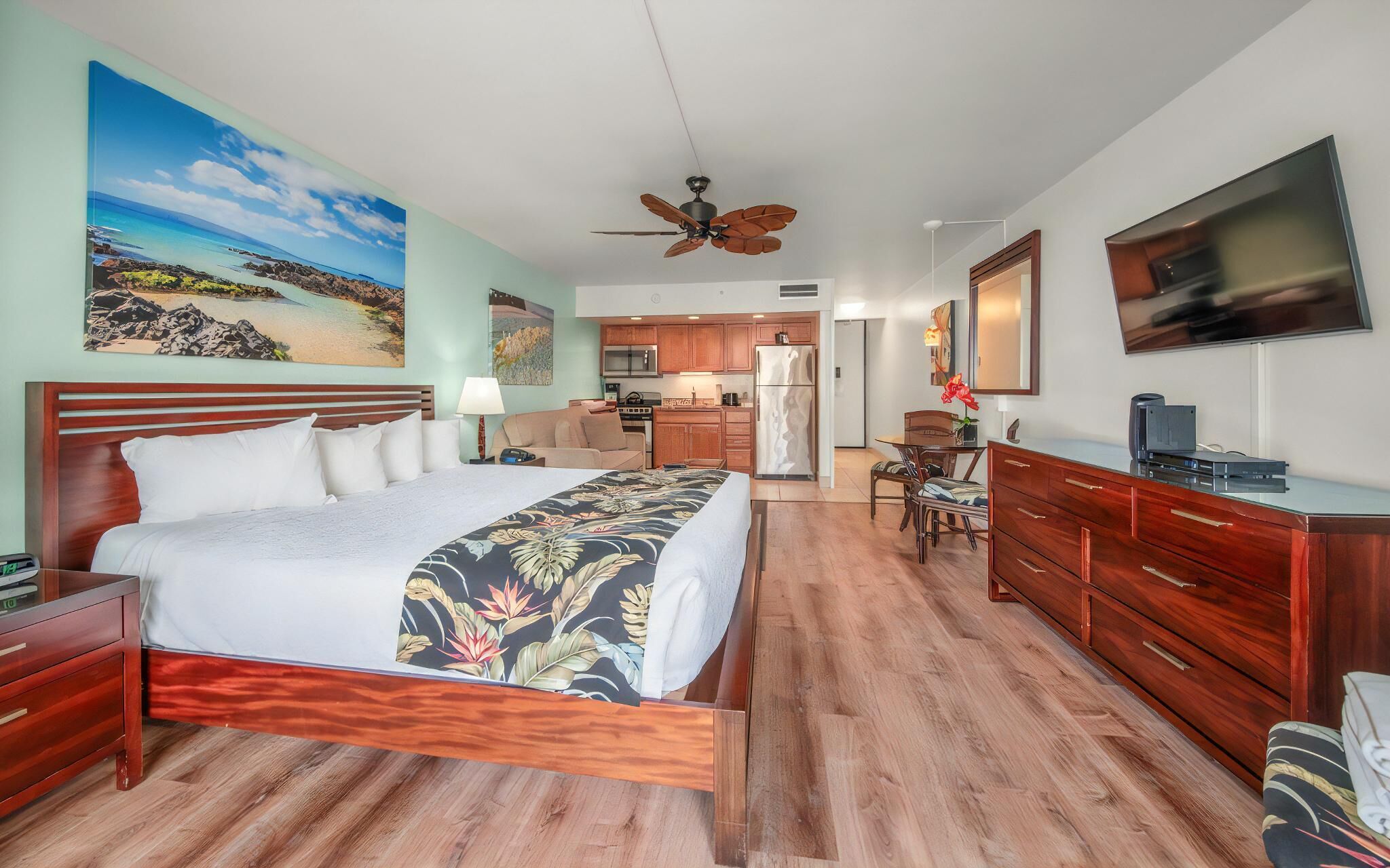 In-room safe, iron/ironing board, WiFi, bed sheets