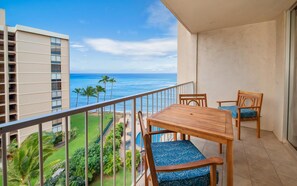 Outdoor dining - Royal Kahana Maui 819 Ocean View Studio (Lahaina)