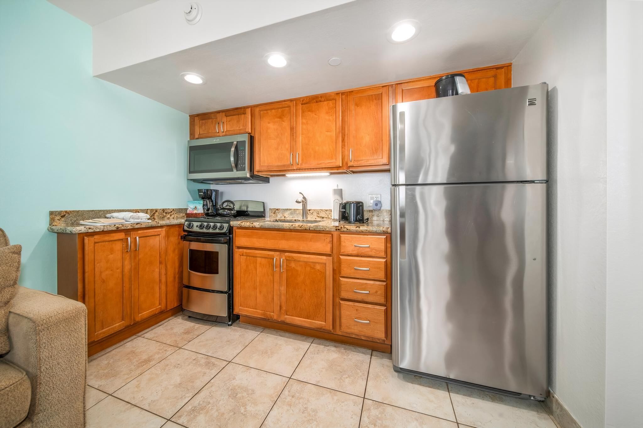 Fridge, oven, stovetop, dishwasher