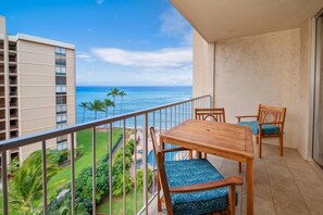 Outdoor dining - Royal Kahana Maui 819 Ocean View Studio (Lahaina)