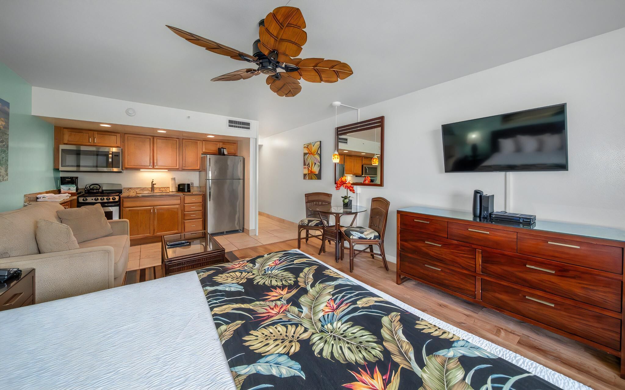 In-room safe, iron/ironing board, WiFi, bed sheets