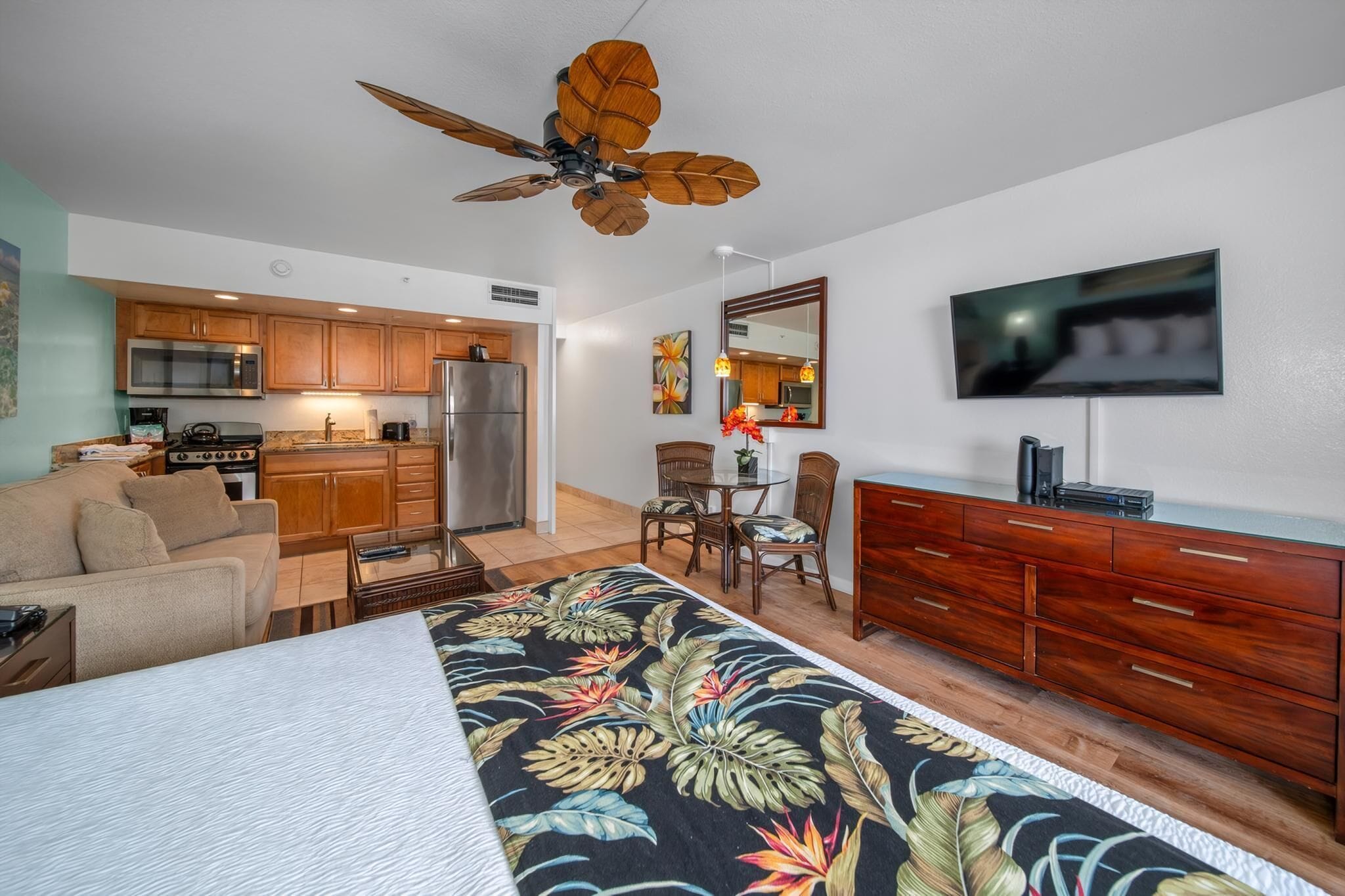 In-room safe, iron/ironing board, WiFi, bed sheets