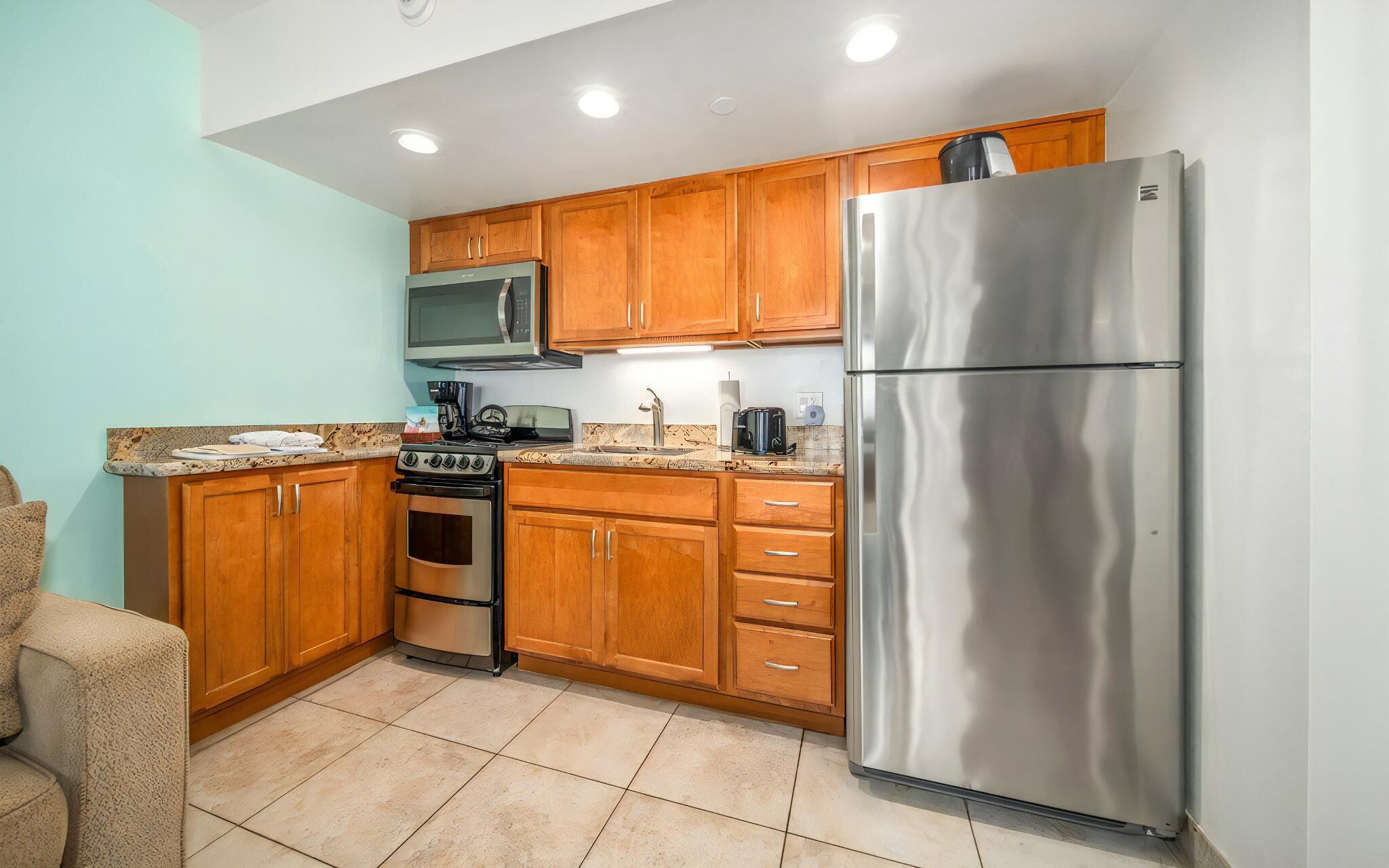 Fridge, oven, stovetop, dishwasher