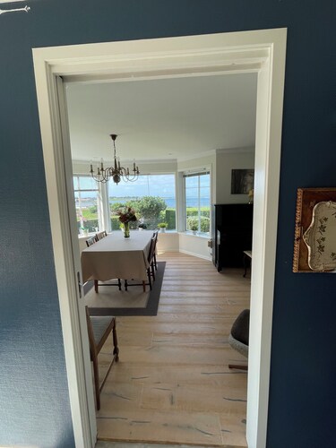 Elegant house close to the beach