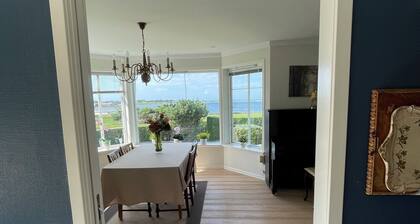 Elegant house close to the beach