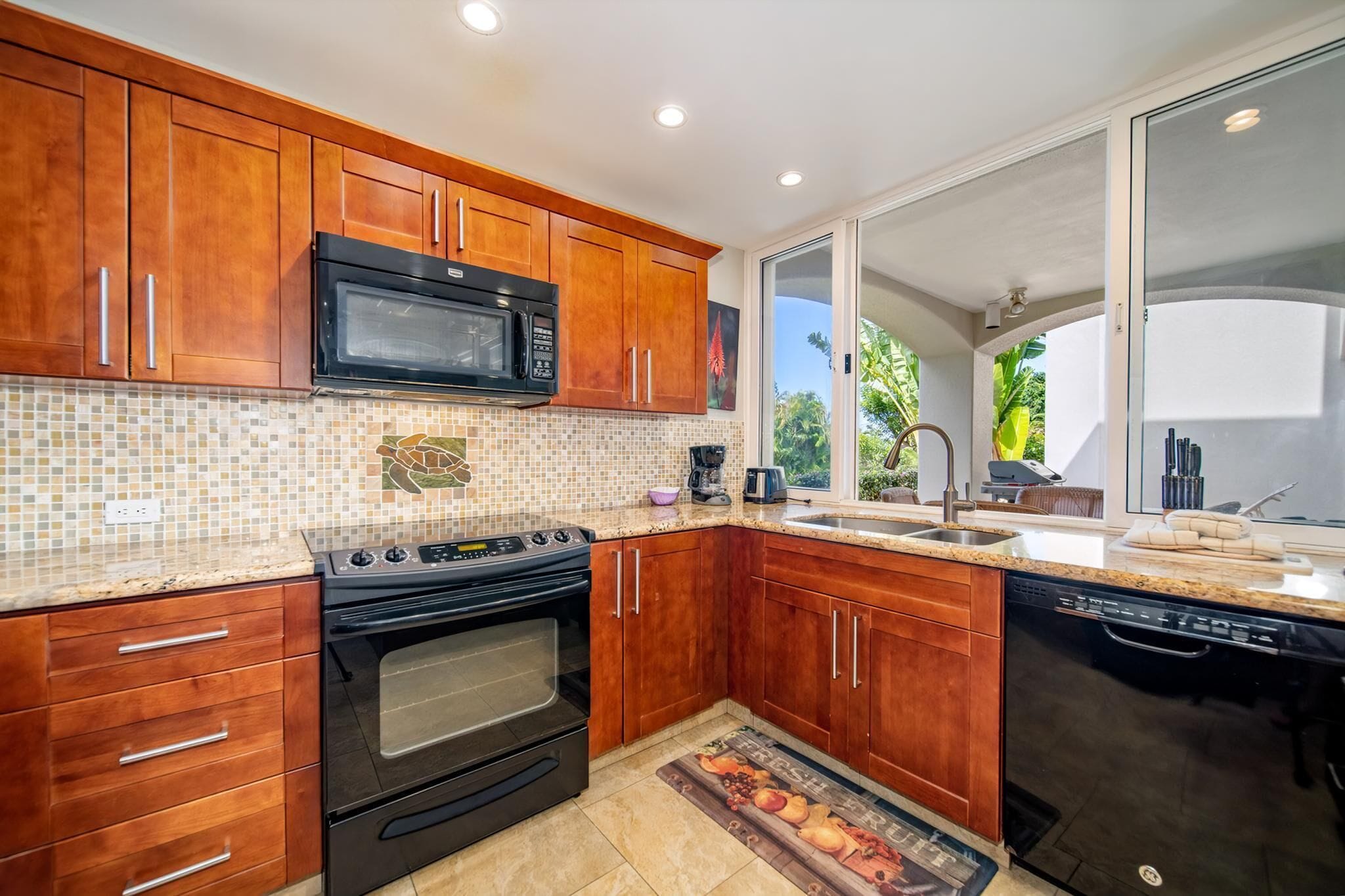 Fridge, oven, stovetop, dishwasher