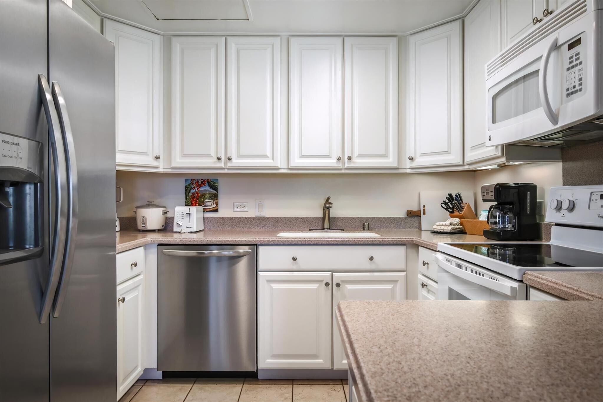 Fridge, oven, stovetop, dishwasher