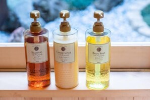 Free toiletries, slippers - Kyomachi Rakunan (Kyoto)