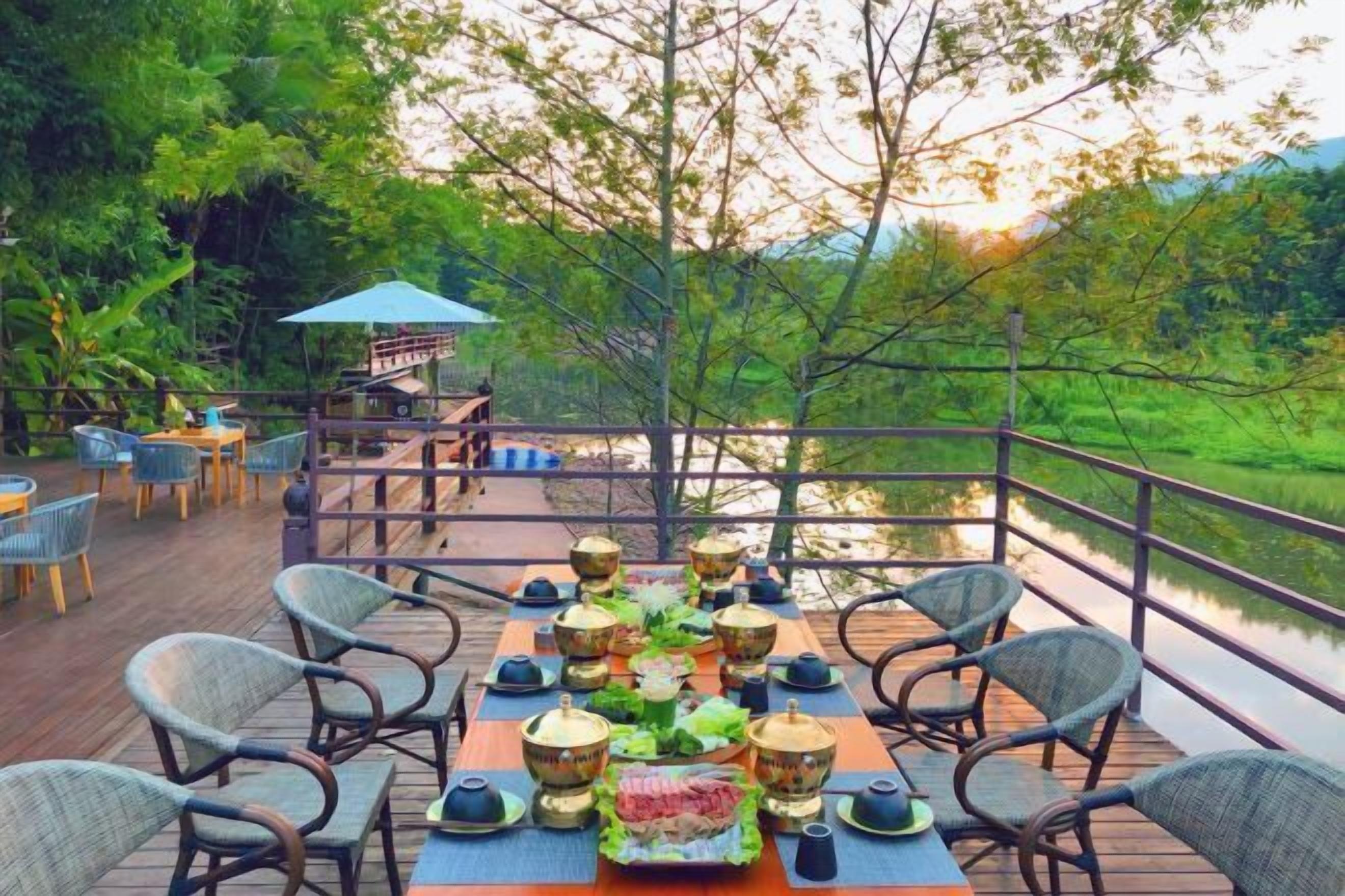 Outdoor dining