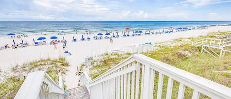 Hus, flere senger (Relax Awhile - Carriage House) | Strand