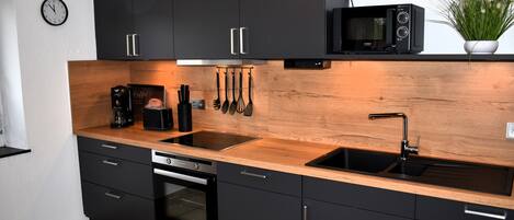 Fridge, microwave, oven, stovetop