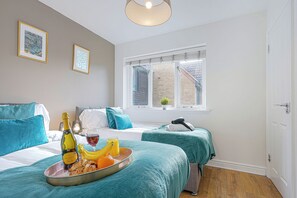 Casa | 3 habitaciones, escritorio, wifi gratis y ropa de cama 