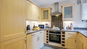 Maison | Cuisine privée | Réfrigérateur, micro-ondes, four, plaque de cuisson