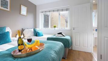 House | 3 bedrooms, desk, free WiFi, bed sheets