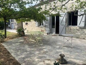 屋外ダイニングエリア
