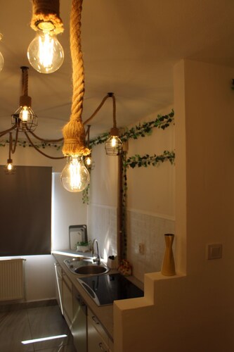 Charming 2-bedroom apartment in Tășnad with AC, WiFi, Smart Tv