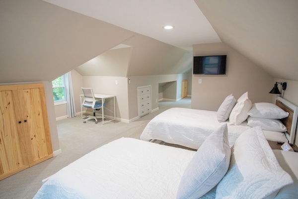 3 Schlafzimmer, Schreibtisch, Reisekinderbett, WLAN