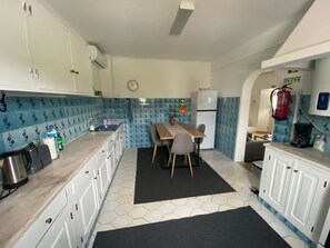 Fridge, stovetop, coffee/tea maker, electric kettle