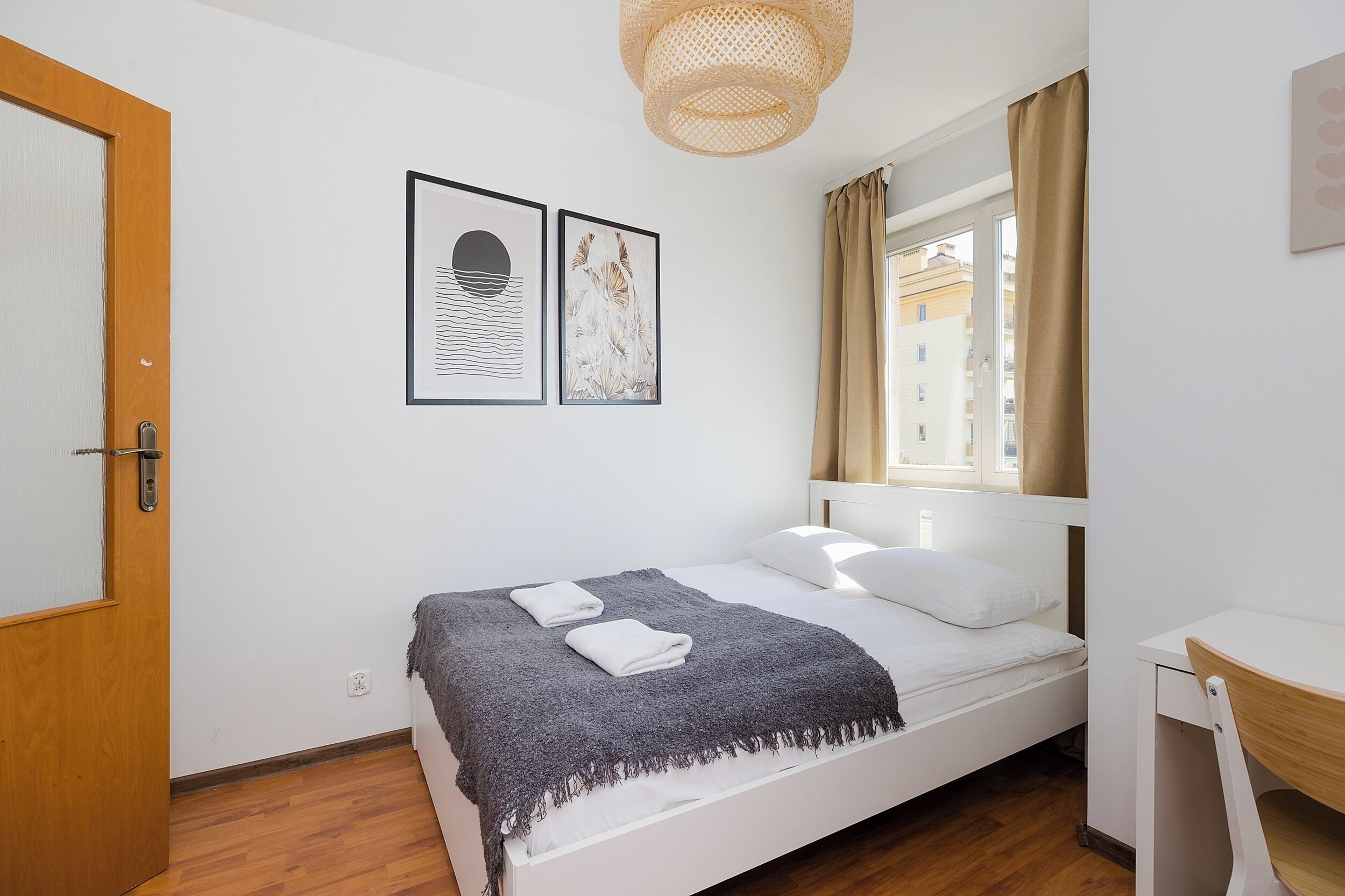 3 間臥室、書桌、筆電工作空間、遮光布/窗簾