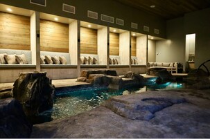 Indoor spa tub