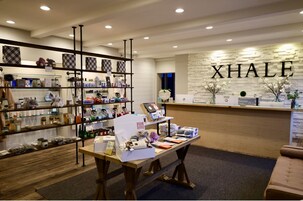 Hot tub, hot stone massages, deep-tissue massages, Swedish massages