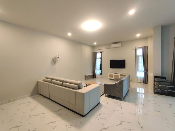 Flat-screen TV - Hillview Terrace (Hat Yai)