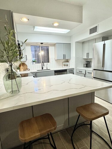 PETS STAY FREE! 3 bed 2 ba condo, with community pool -Sleeps 6