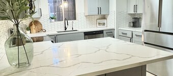 PETS STAY FREE! 3 bed 2 ba condo, with community pool -Sleeps 6