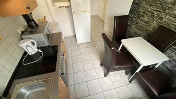 Refrigerador, microondas, horno, placa de cocina
