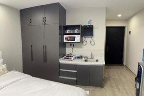 1 bedroom, WiFi, bed sheets - Deluxe Queen Studio 1 (Nairobi)