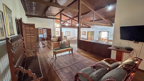 TV, computer monitors - Beautiful Country Houses.Access to the dam via the property,Heated swimming pool (Piracaia)