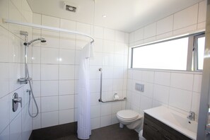 Bathroom - Three Rivers 2 Bedroom Cottage (Lake Tekapo)