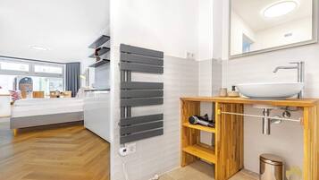 Dusche, Handtücher, Seife, Toilettenpapier