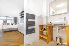 Dusche, Handtücher, Seife, Toilettenpapier