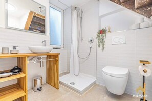 Douche, sèche-cheveux