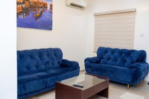 经济客房, 阳台, 城市景观 | 办公桌、笔记本电脑工作区、免费 WiFi