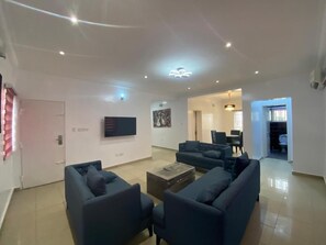 Luxury Room, Balcony, City View | Desk, laptop workspace, free WiFi - Timeless Apartments (Lagos)