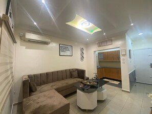 Luxury Room, Balcony, City View | Desk, laptop workspace, free WiFi - Timeless Apartments (Lagos)