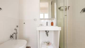 Appartement Deluxe, 3 chambres, balcon, vue mer | Salle de bain