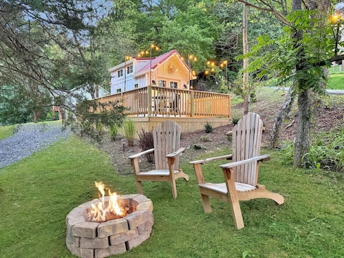 The Acorn - Cozy Retreat in the Heart of Summersville