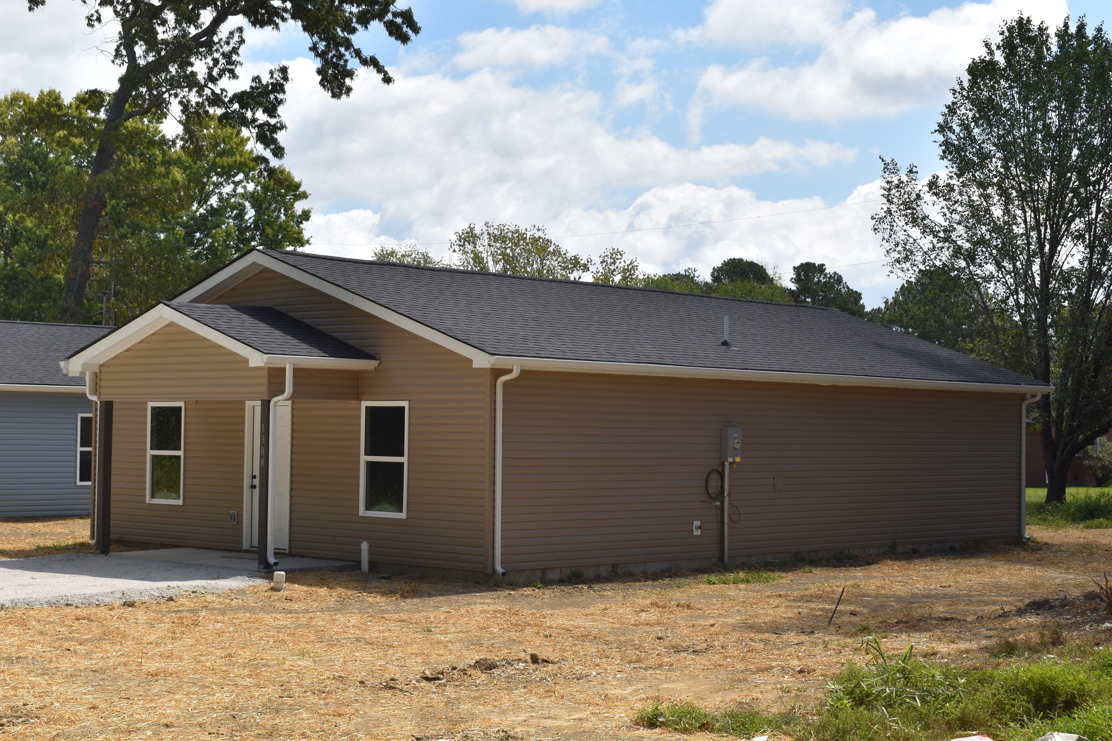 Charming 3-bedroom house in Tullahoma with AC, WiFi, Washer/Dryer 