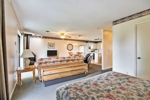 1 bedroom, bed sheets