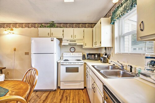 Relax and Rejuvenate at Lake Tansi 1BR