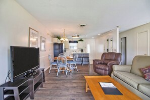 TV, fireplace, ping pong - Cabin Comfort at Lake Tansi – Adventure Awaits! (Crossville)