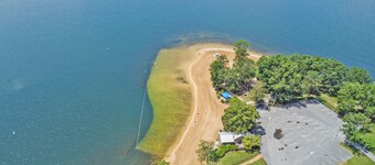 Lake Tansi 2BR Sleeps 8, Living Room, Kitchen