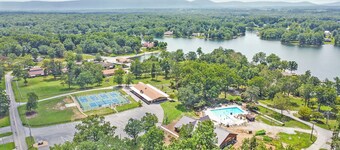 Lake Tansi Cabin – 2BR, Sleeps 8, Full Kitchen & Cozy Living Room!