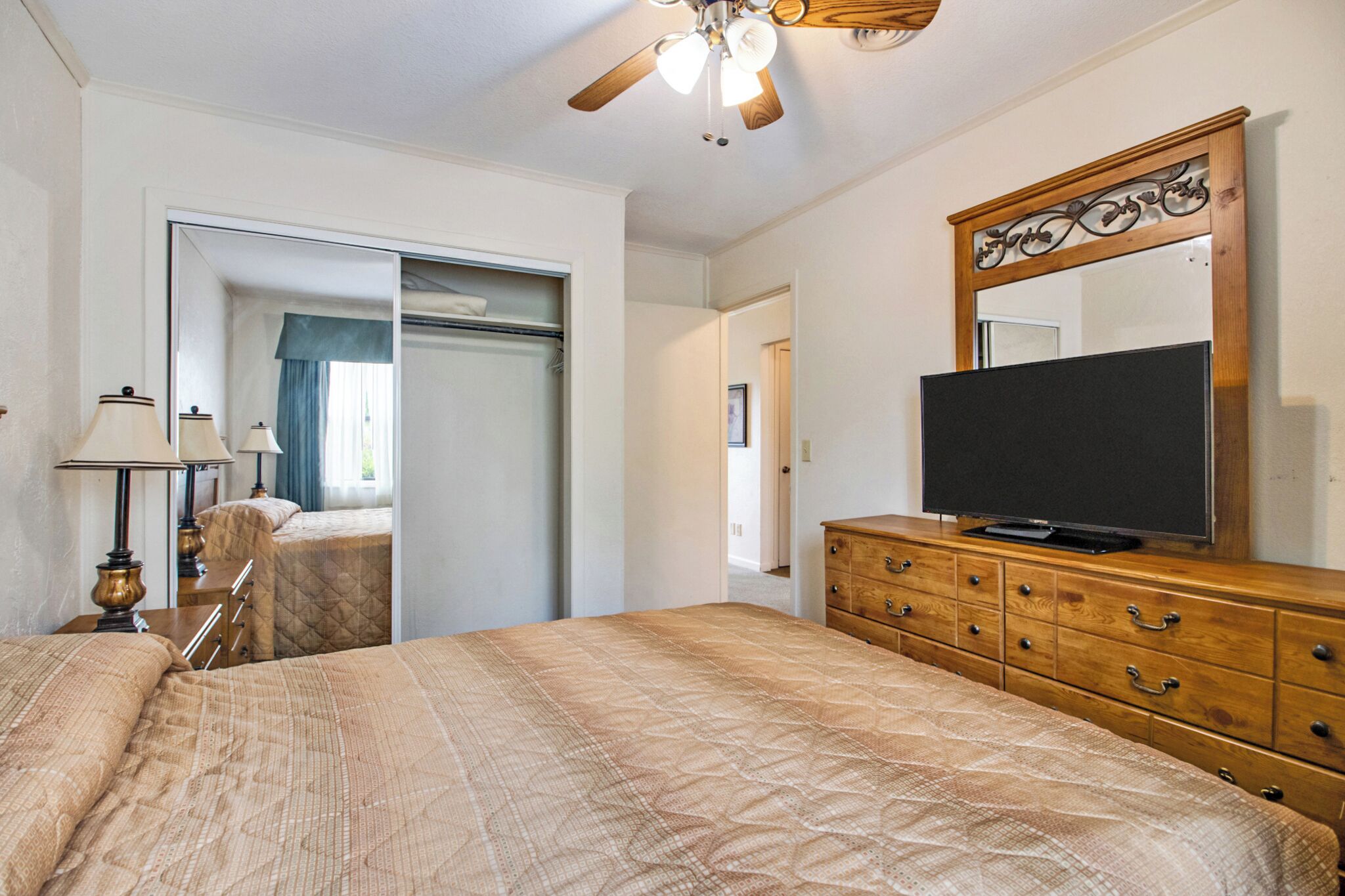 3 bedrooms, bed sheets