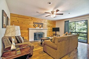 TV, fireplace, ping pong